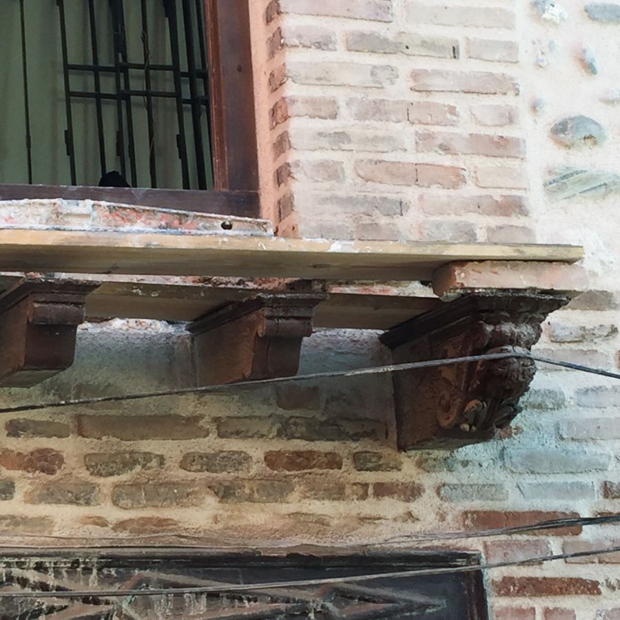 Restauración de fachada de ladrillo y piedra 4